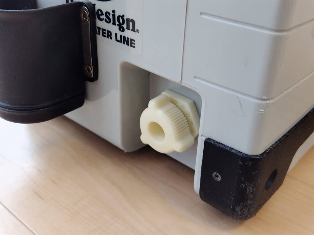 古いクーラーの水栓