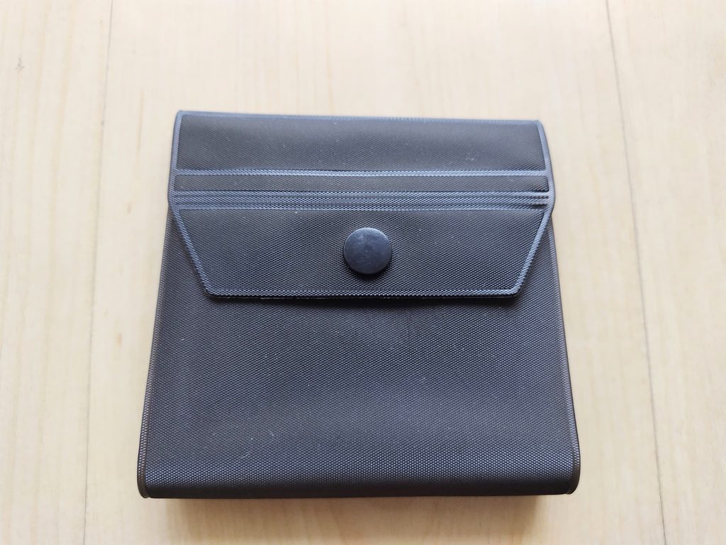 作り置きしたフロートリグ仕掛けを収納するファイル型の仕掛けケース
